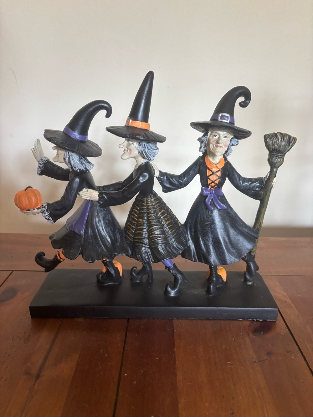 WITCH CRAFTERS HALLOWEEN FIGURE 3 DANCING PARTYING WITCHES.